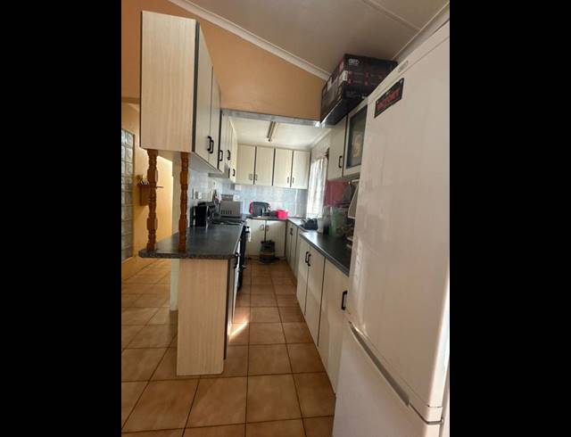 3 BEDROOM HOUSE FOR SALE IN NEWLANDS WEST